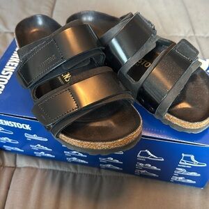 Birkenstocks‎ black double strap patent and leather 36